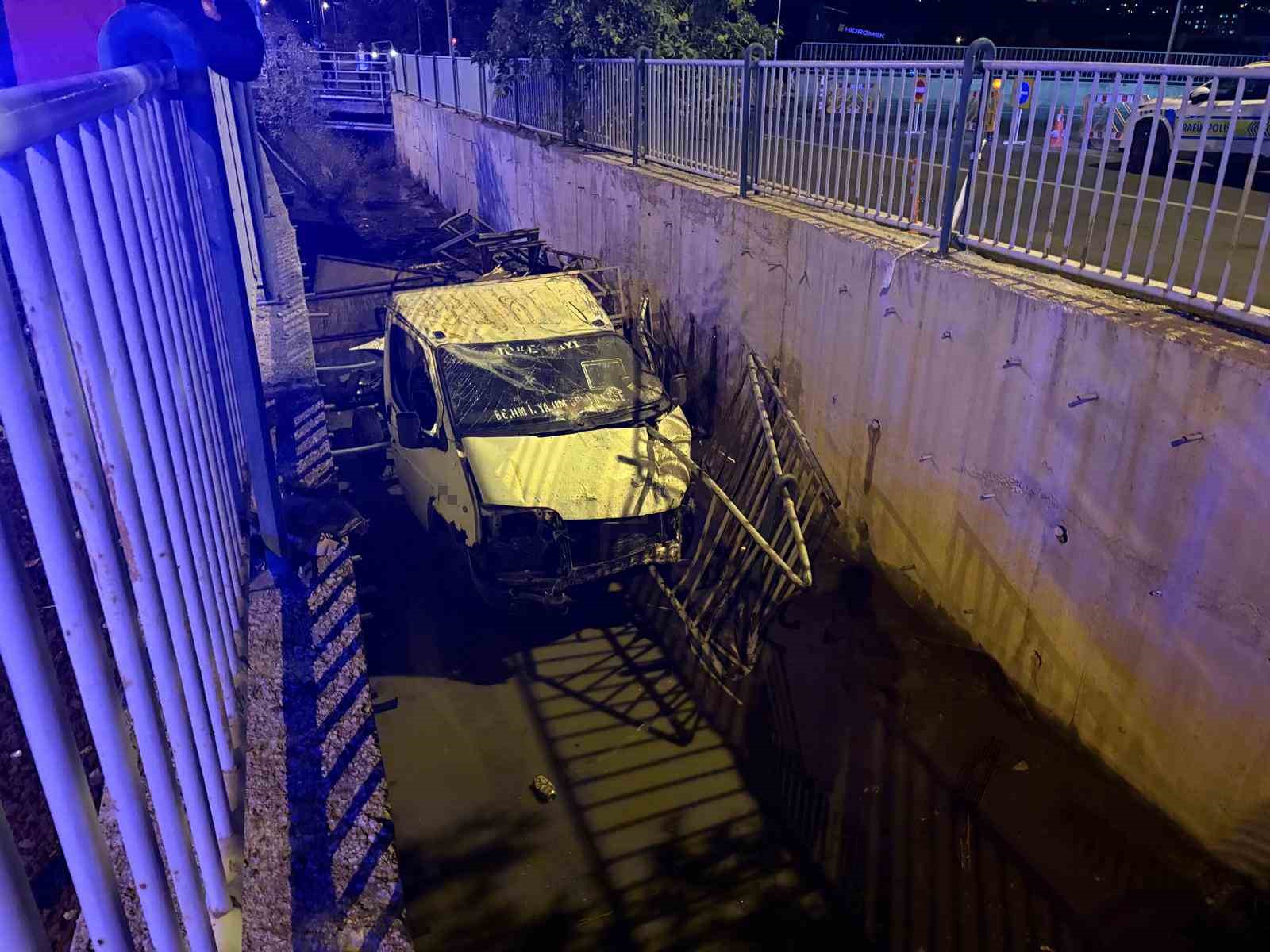 kayseride kamyonet kanala uctu 1i agir 2 yarali 5 duGh4X63