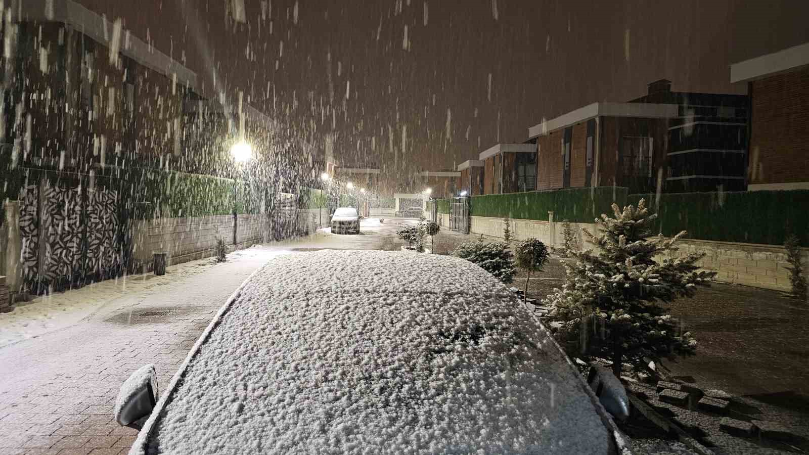 kayseride kar yagisi 1 u3IOaZrt