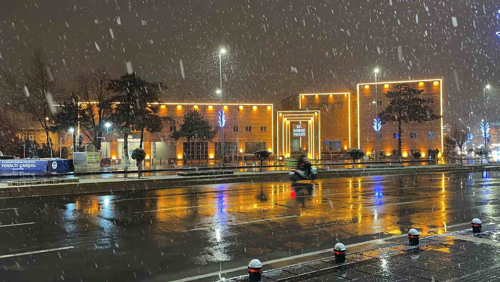 kayseride kar yagisi etkili oldu 1 VrgJPQOe