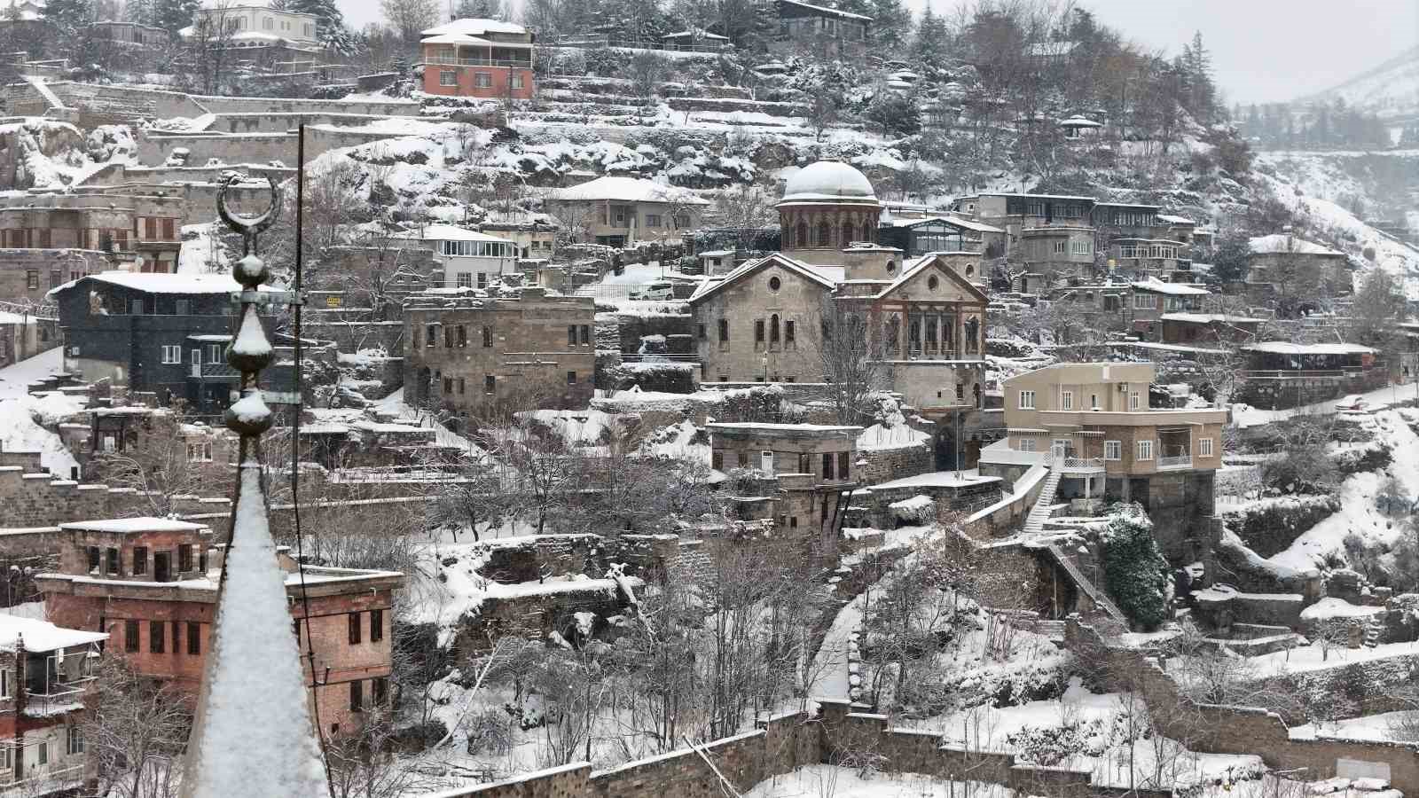 kayseride kar yagisi etkili oldu 2 VEre52MP