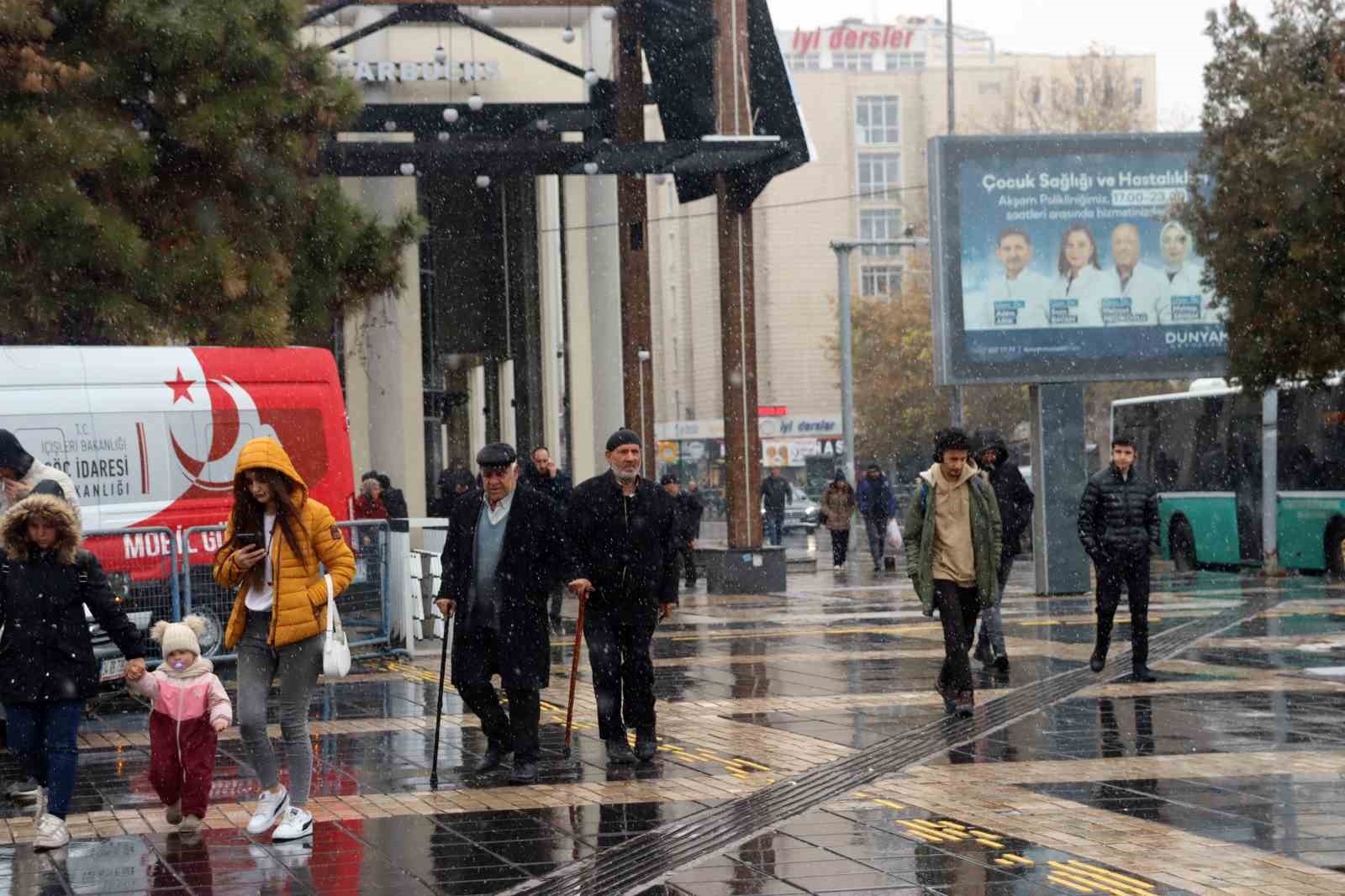 kayseride kar yagisi etkili oldu 5 ceri12Wf