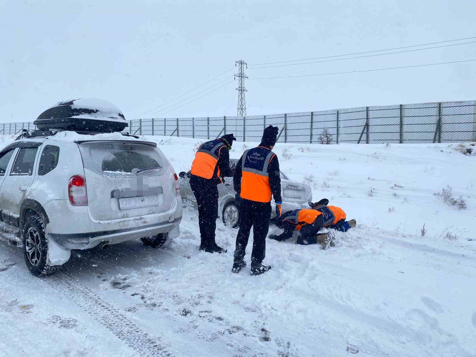 kayseride kar yagisi sonrasi mahsur kalan vatandaslar kurtarildi 1 12jsY5FR