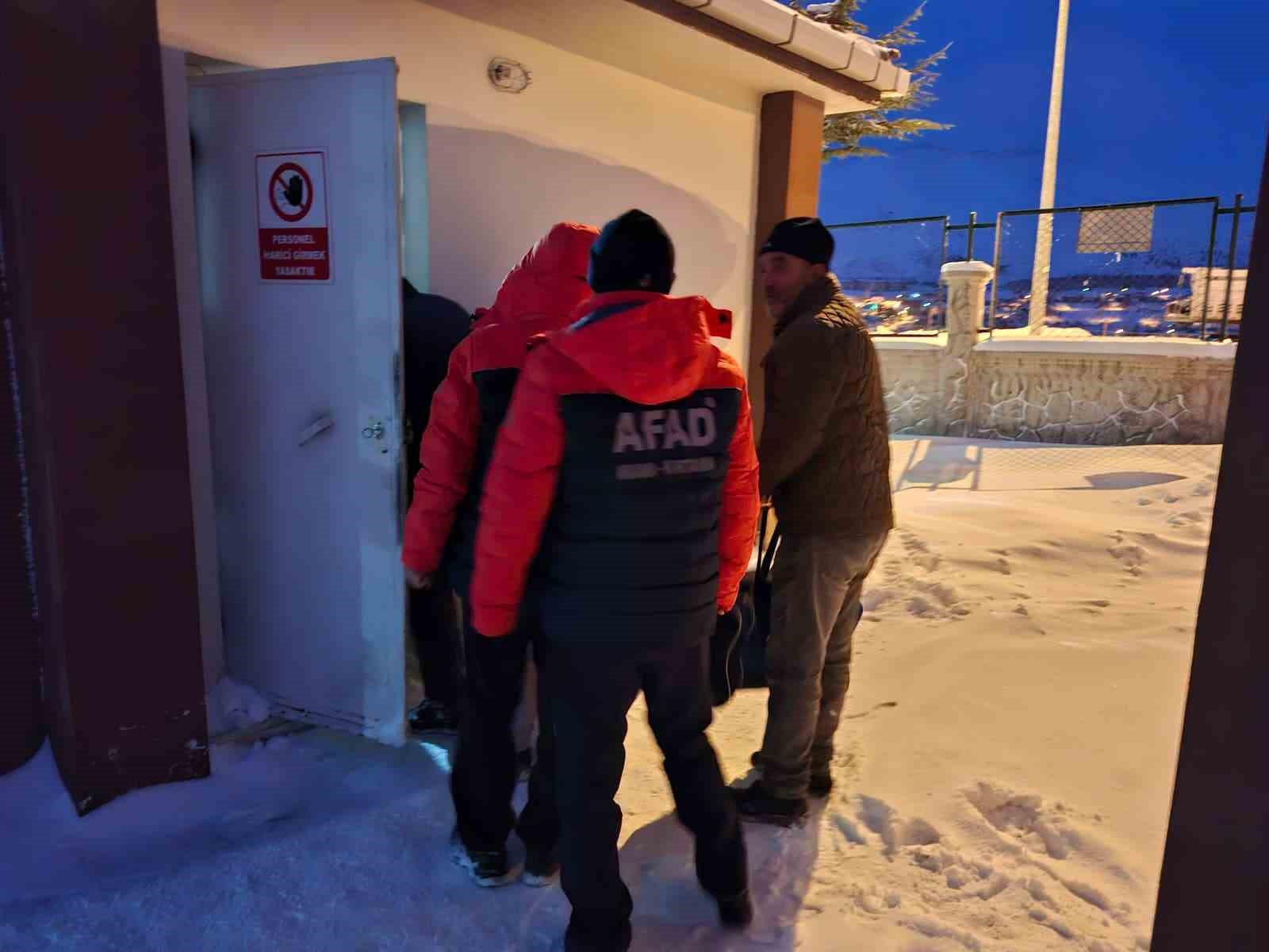 kayseride kar yagisi sonrasi mahsur kalan vatandaslar kurtarildi 3 PEI8in7T