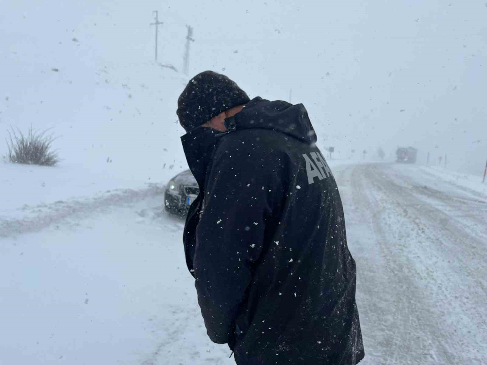 kayseride kar yagisi sonrasi mahsur kalan vatandaslar kurtarildi 9 reOT4OHv