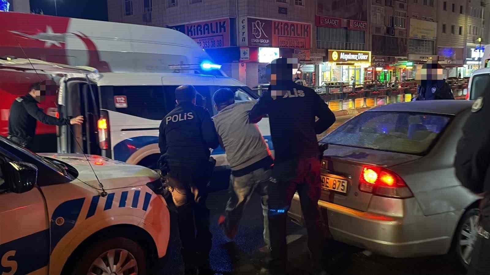 Kayseri’de kardeşini bıçaklayan şahıs gözaltına alındı: 1 yaralı 4 kayseride kardesini bicaklayan sahis gozaltina alindi 1 yarali 0 IhDeH5ZI
