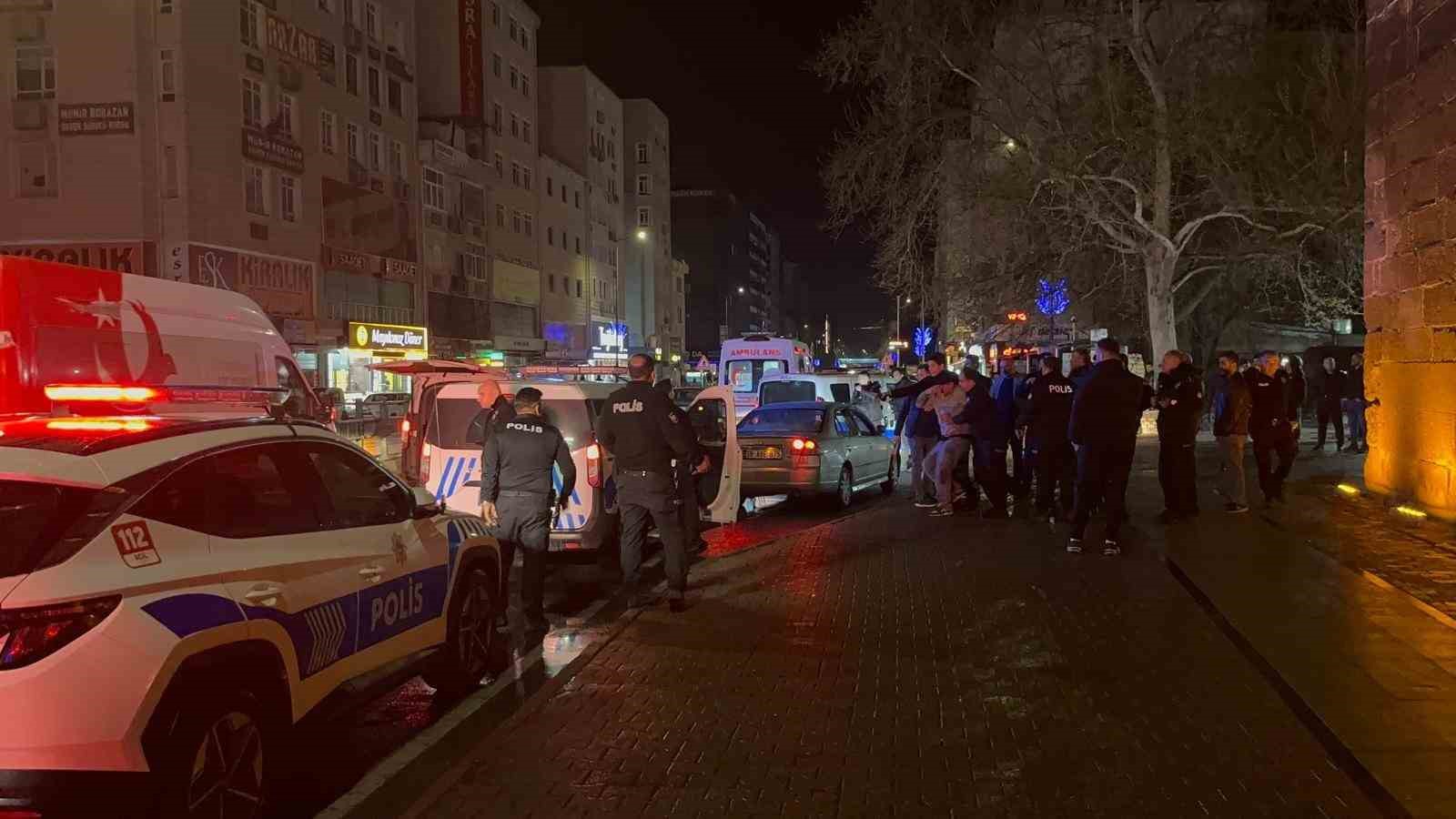 Kayseri’de kardeşini bıçaklayan şahıs gözaltına alındı: 1 yaralı 6 kayseride kardesini bicaklayan sahis gozaltina alindi 1 yarali 2 MP2mcH45