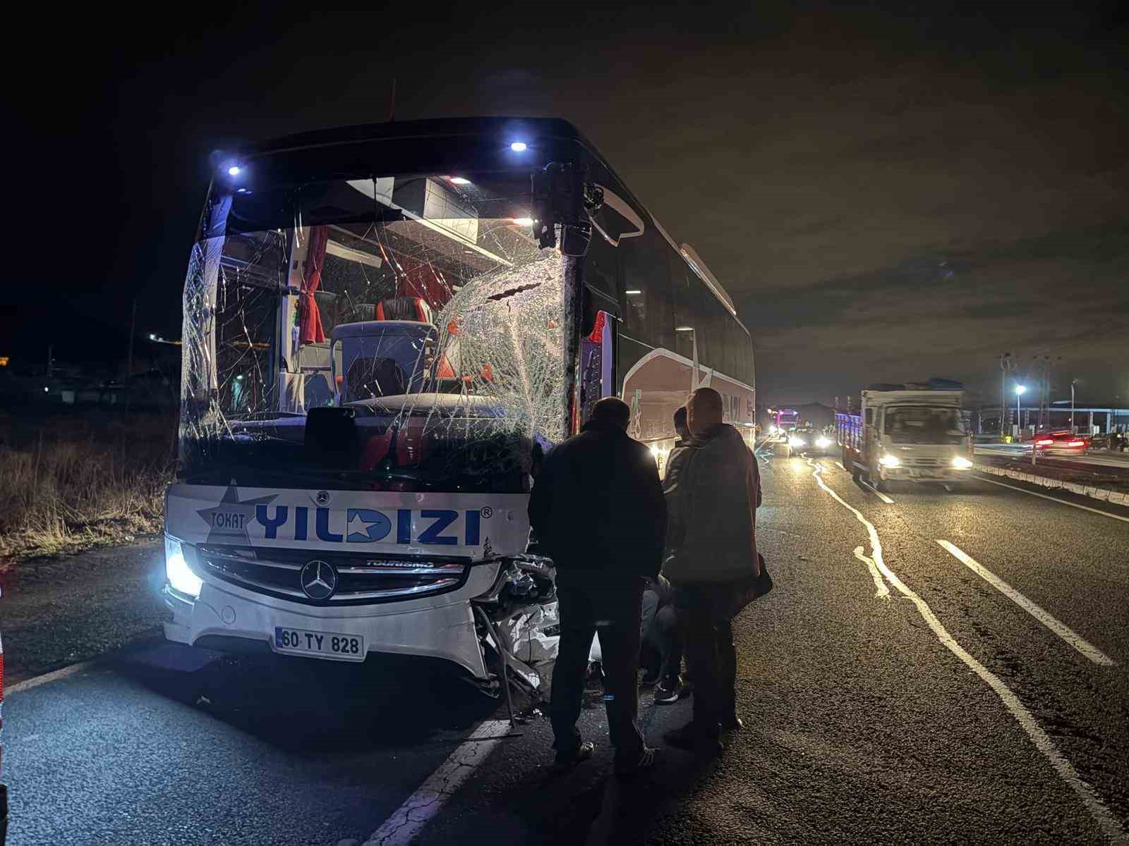 Kayseri’de kaza üstüne kaza: 1’i ağır 7 yaralı 7 kayseride kaza ustune kaza 1i agir 7 yarali 3 8DTLwziH