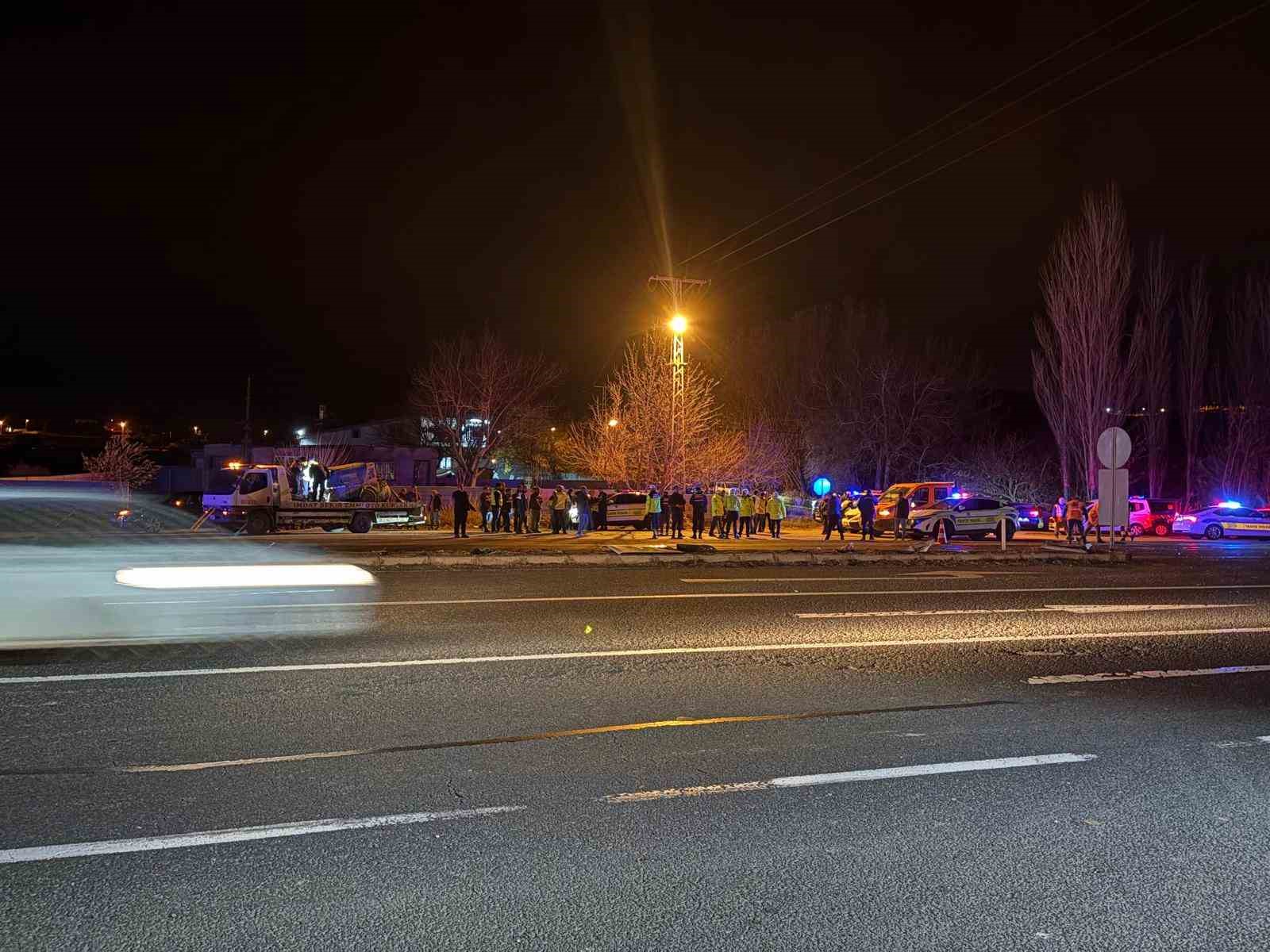 Kayseri’de kaza üstüne kaza: 1’i ağır 7 yaralı 11 kayseride kaza ustune kaza 1i agir 7 yarali 7 MnkpvbXB