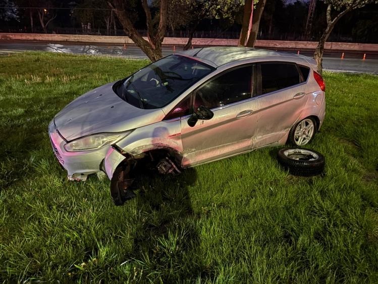 kayseride kaza yapan surucu otomobilini birakip kacti 2 4wRmaufn