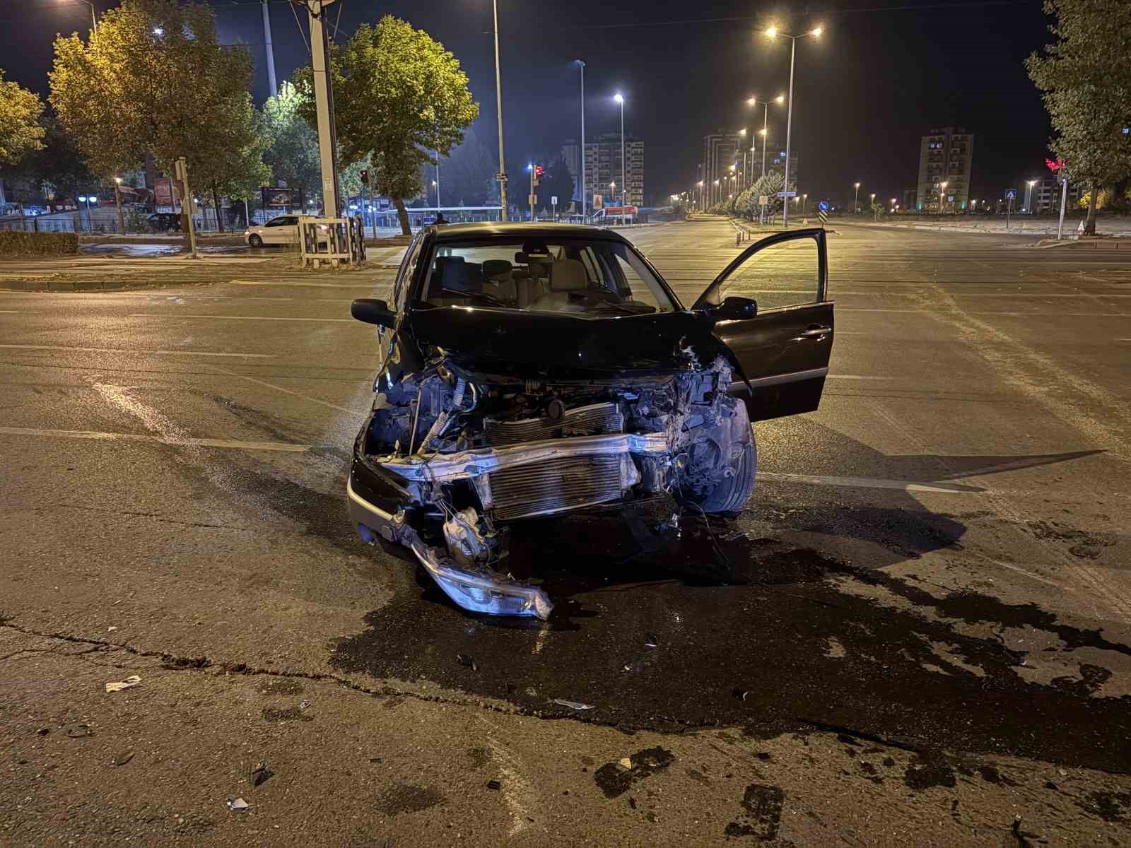 kayseride kazaya karisan otomobil takla atti 2 yarali 2 OHs1kmwu