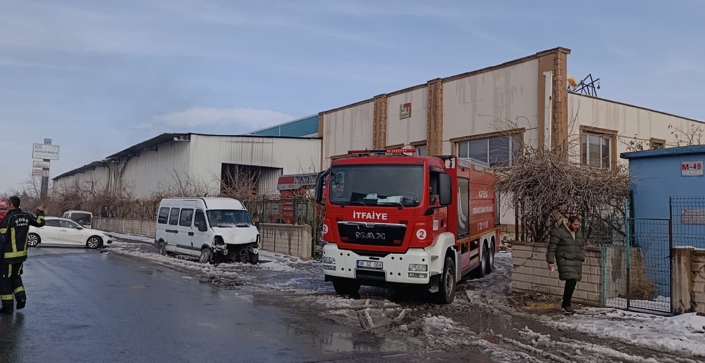 Kayseri’de korkutan fabrika yangını 6 kayseride korkutan fabrika yangini 2 SYgH6A5p