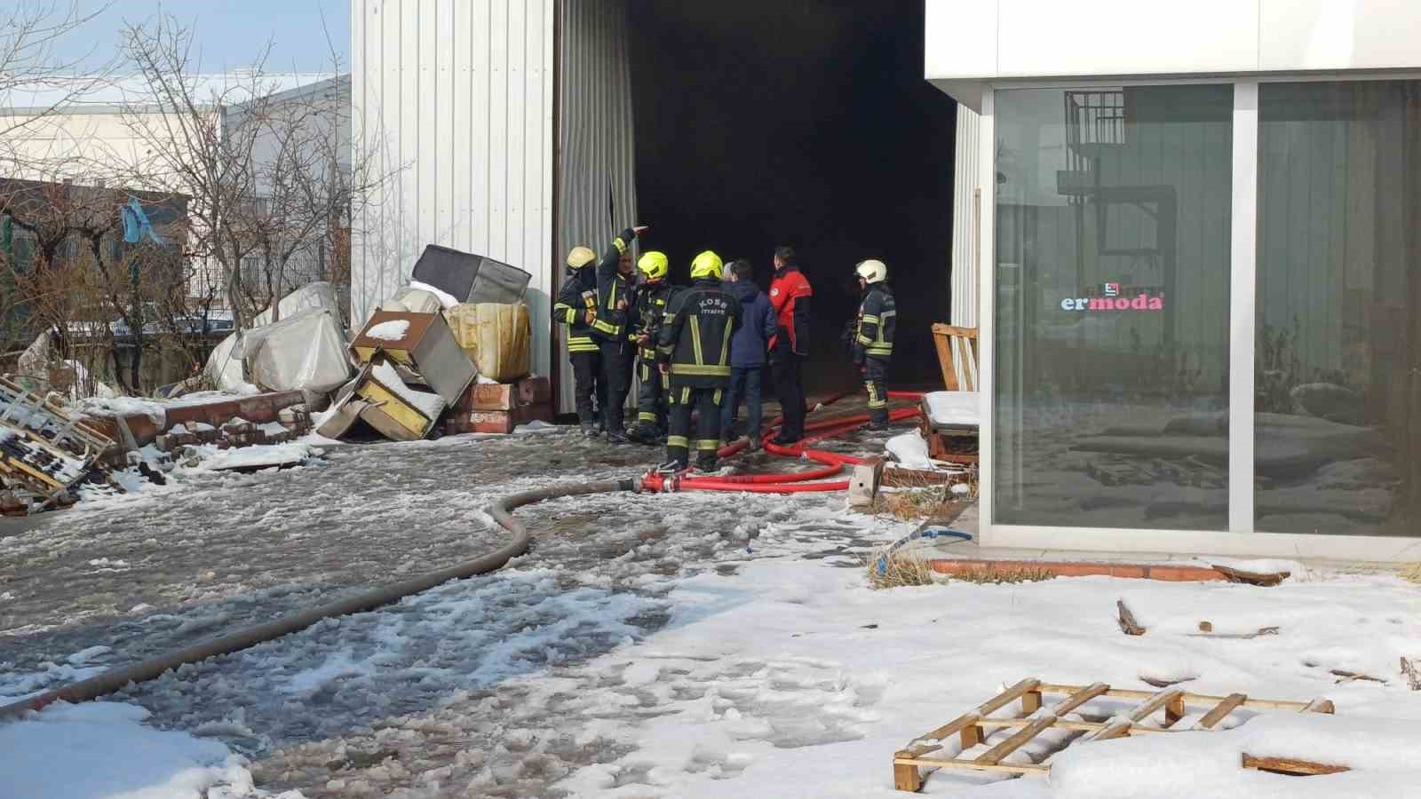 Kayseri’de korkutan fabrika yangını 7 kayseride korkutan fabrika yangini 3