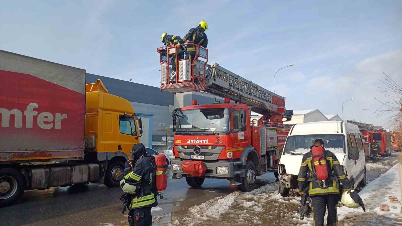 Kayseri’de korkutan fabrika yangını 8 kayseride korkutan fabrika yangini 4