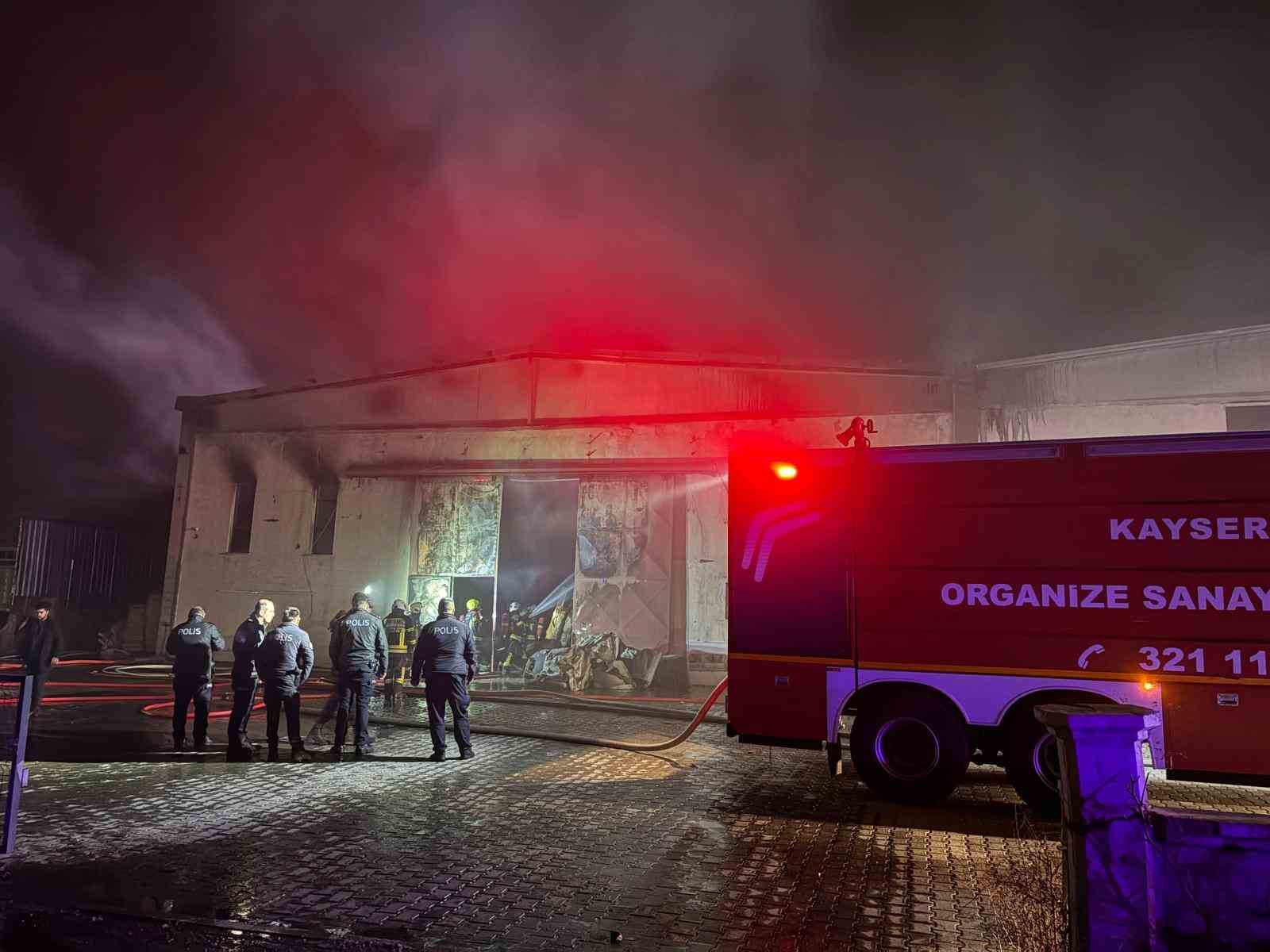 kayseride mobilya fabrikasinda yangin 4 3JZSOEKg