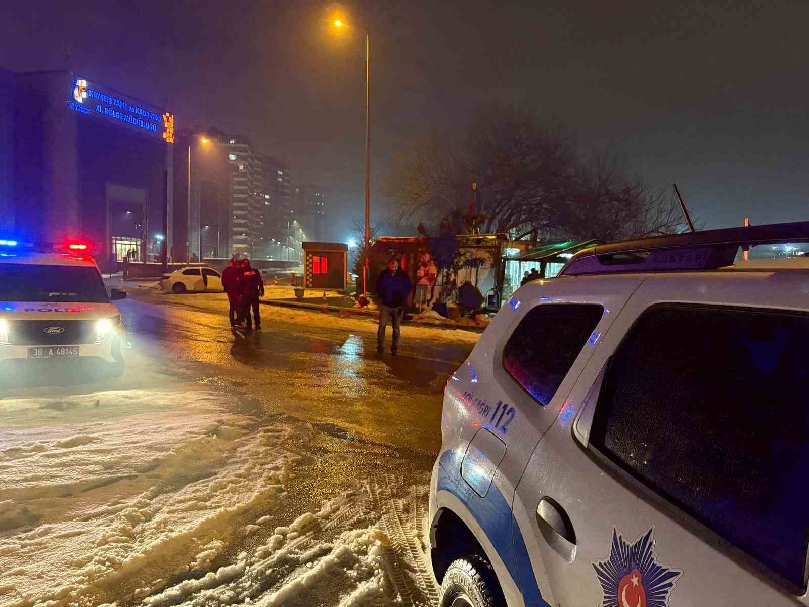 Kayseri’de oğlu, babasının büfesini kurşunladı 4 kayseride oglu babasinin bufesini kursunladi 0 Q73pkvzk