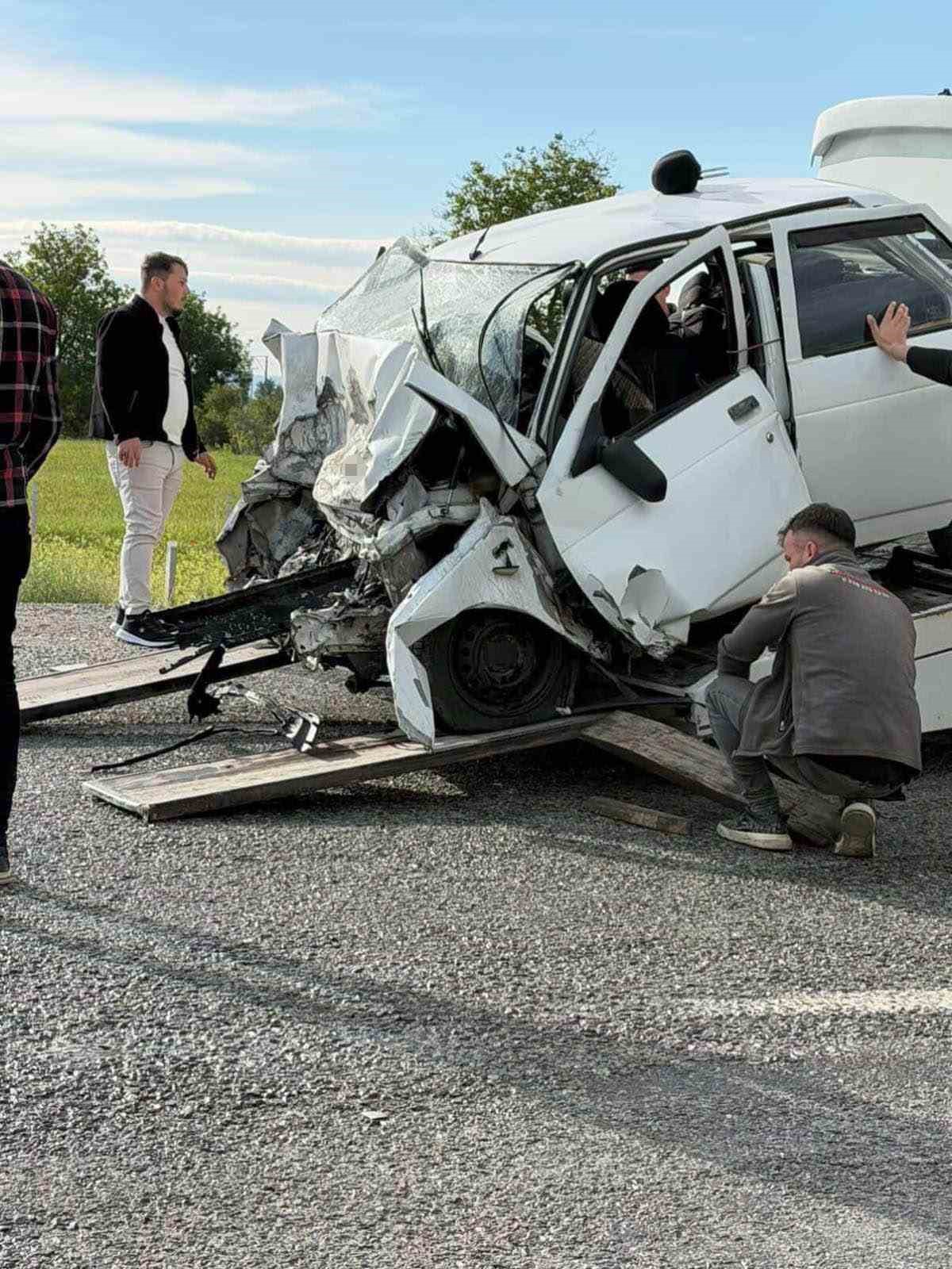 kayseride otomobil ile hafif ticari arac carpisti 1 olu 2 yarali 0 ZvziylTW