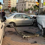 kayseride-otomobil-park-halindeki-2-araca-carpti-e3c2ltSQ.jpg