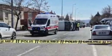 kayseride-otomobille-carpisan-ogrenci-servisi-yan-yatti-iB4bh3pz.jpg