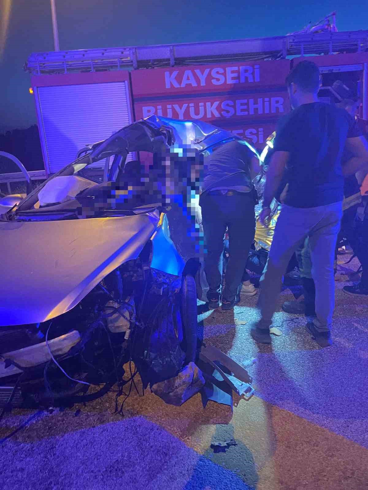 kayseride otomobille hafif ticari arac carpisti 1 olu 6 yarali 0 vEy2WTSB