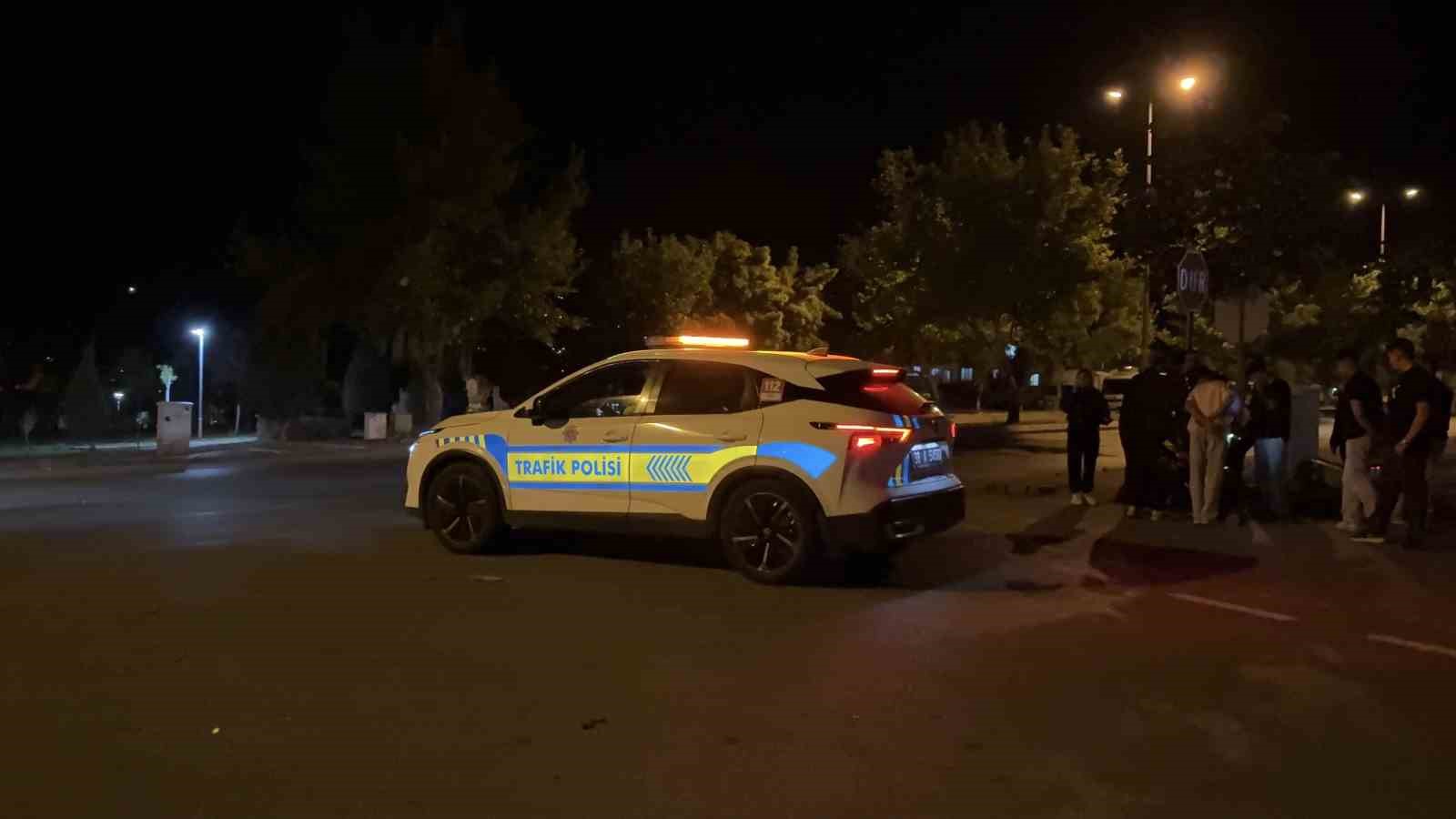 kayseride otomobille motosiklet carpisti 1i agir 2 yarali 3 dl6Y3jDs