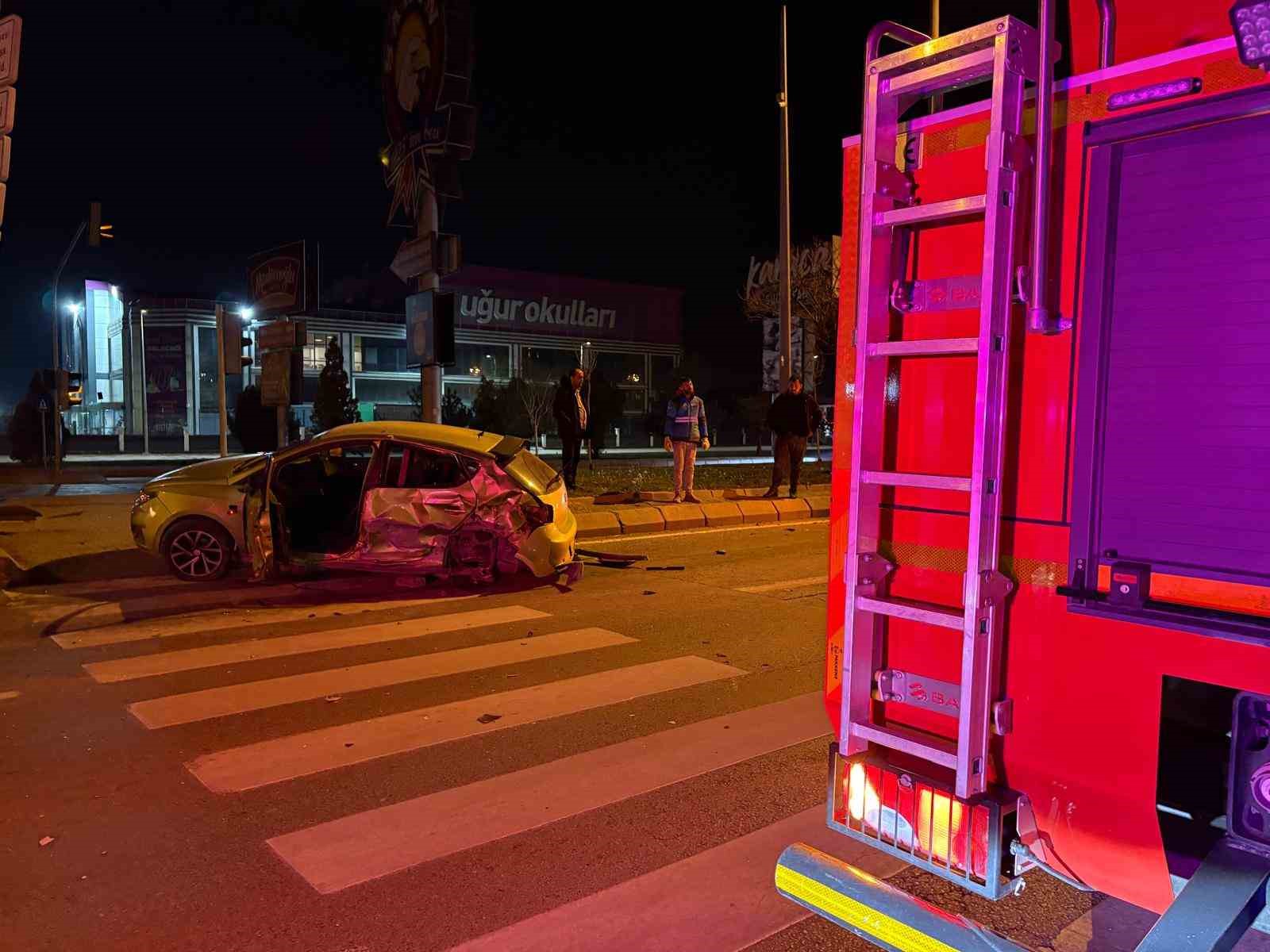 kayseride otomobille panelvan arac carpisti 1 yarali 3 MeMQEOpH
