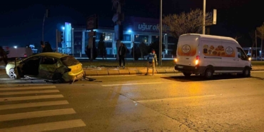 kayseride-otomobille-panelvan-arac-carpisti-1-yarali-UNr1QD42.jpg