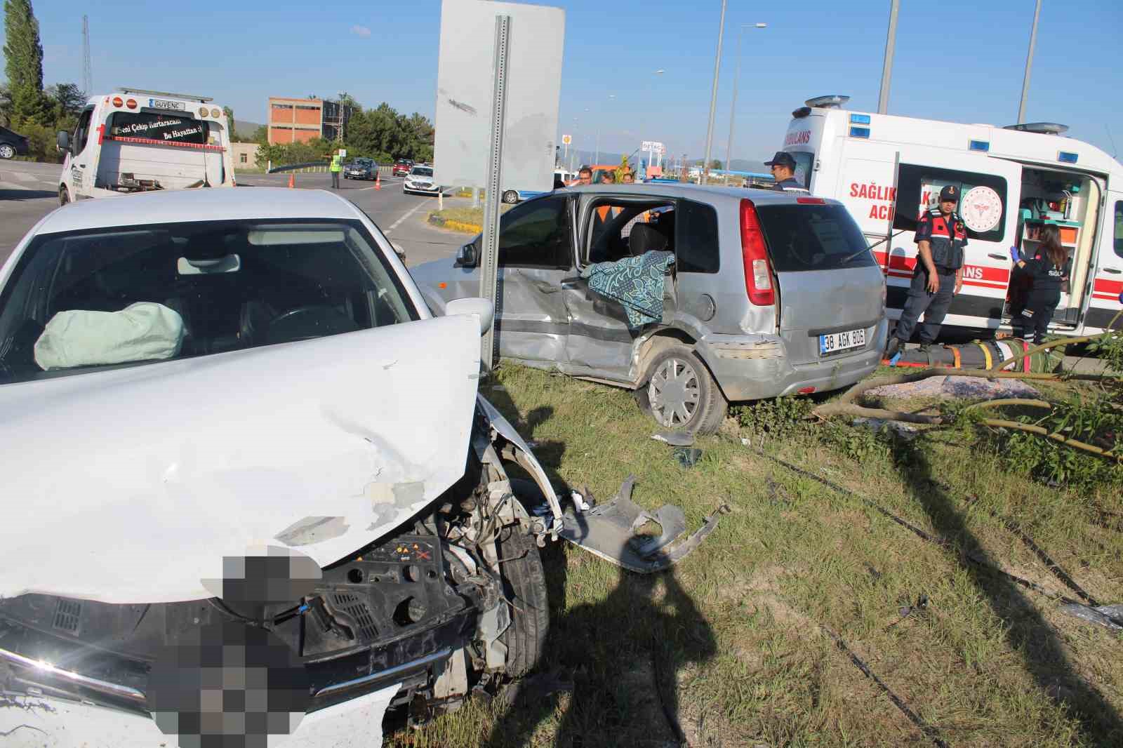 kayseride otomobiller carpisti 1i agir 6 yarali 2 NABa4W7e