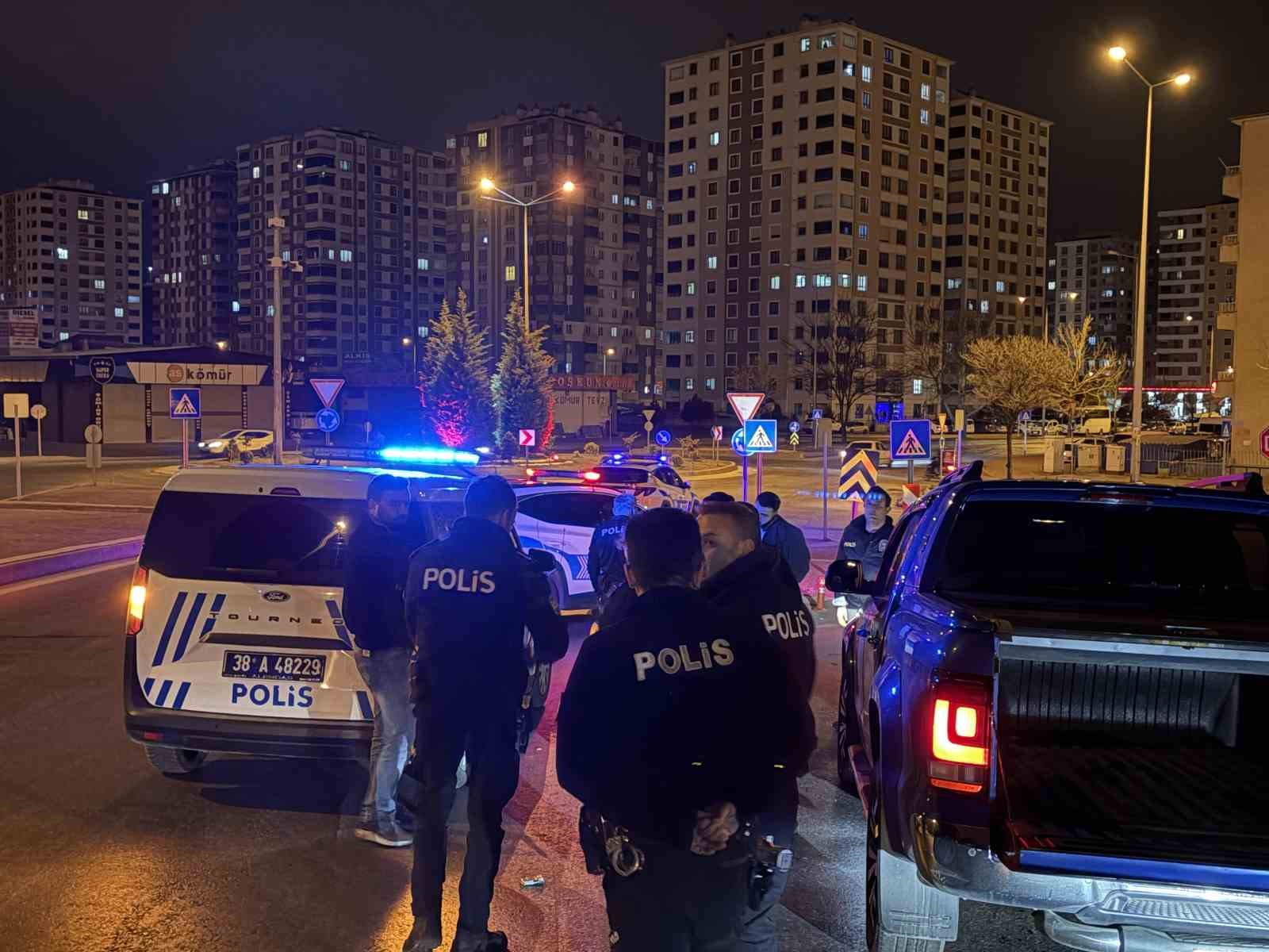kayseride polis ekiplerinden kacan 2 alkollu surucuye 920 bin tl idari para cezasi yazildi