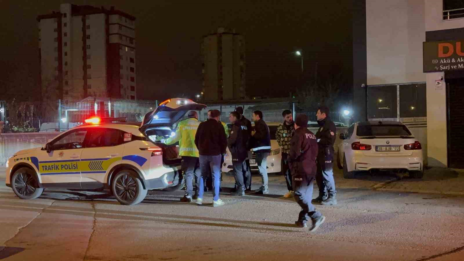 kayseride polis ekiplerinden kacan 2 alkollu surucuye 920 bin tl idari para cezasi yazildi kXYq1kb4