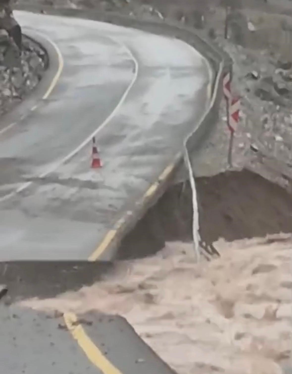 kayseride sel yolu cokertti 1 iidOrwSv