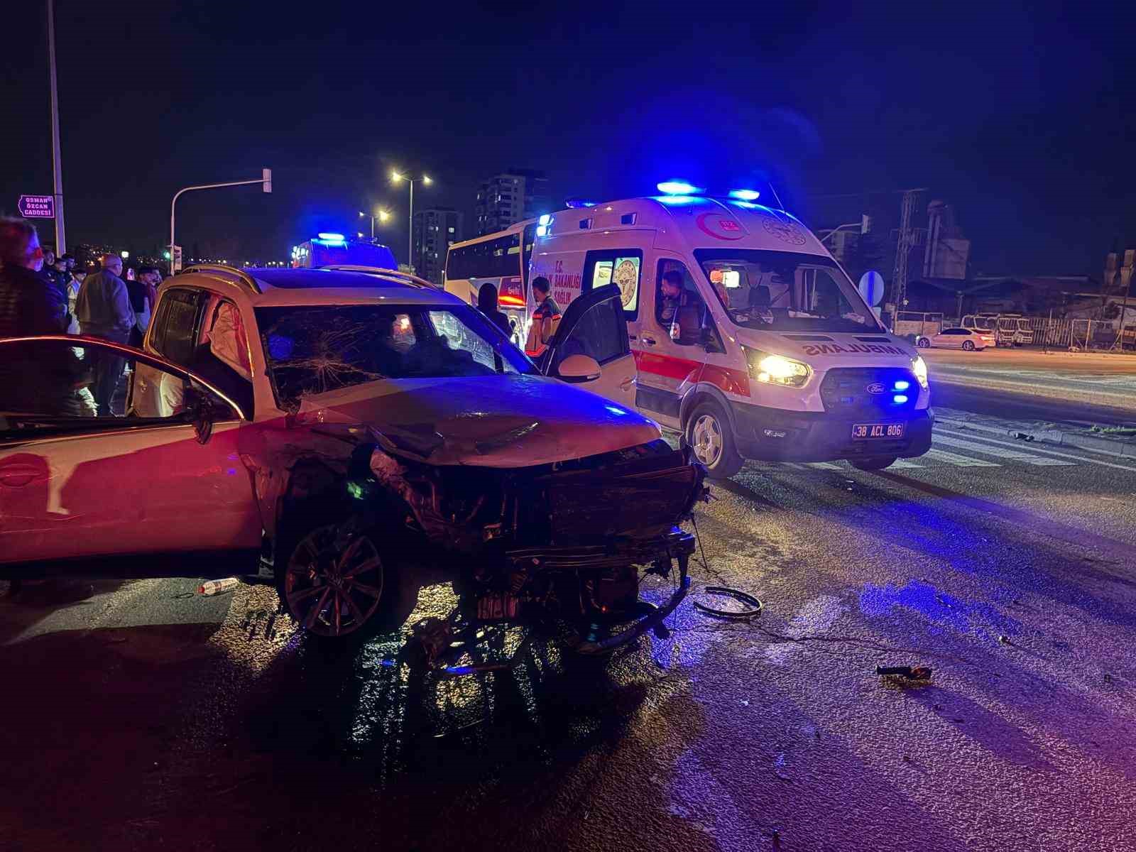 kayseride suv arac ile otomobil carpisti 3u agir 4 yarali 4 2Enp1kB2