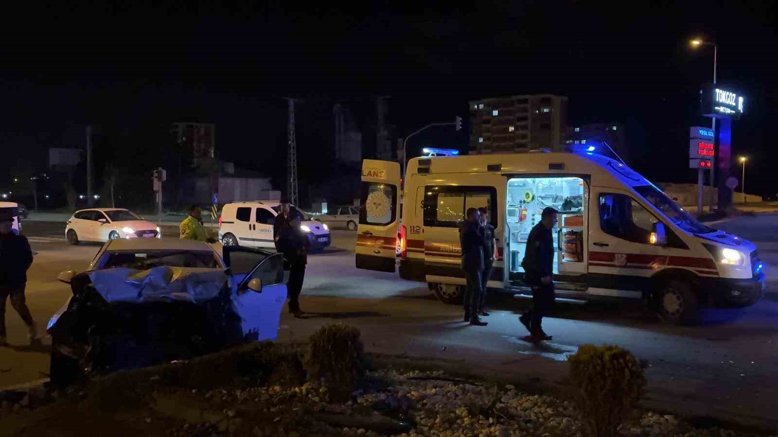 kayseride suv arac ile otomobil carpisti 3u agir 4 yarali 5 iIfYH9BW