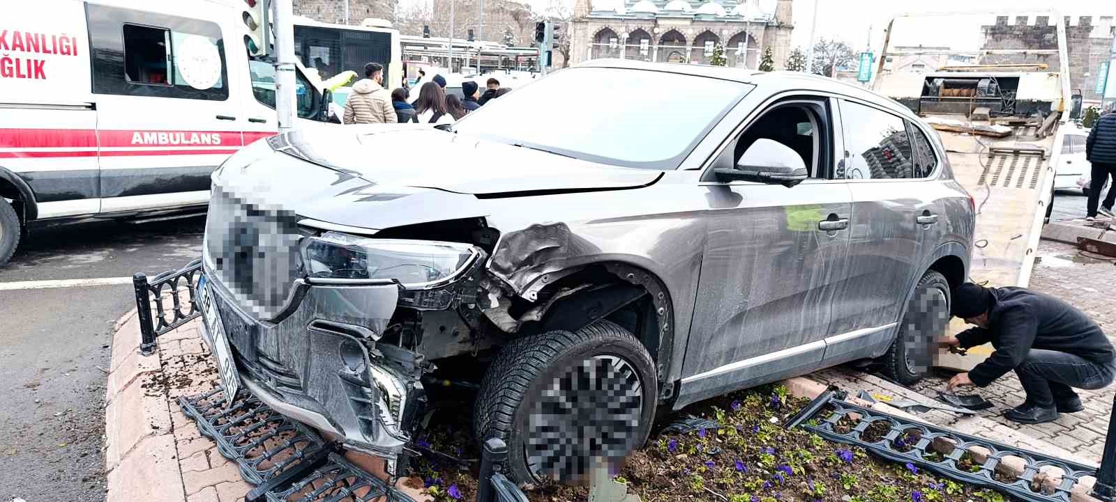 kayseride suv arac yayalarin arasina daldi 5 yarali 2 VjNcnShj
