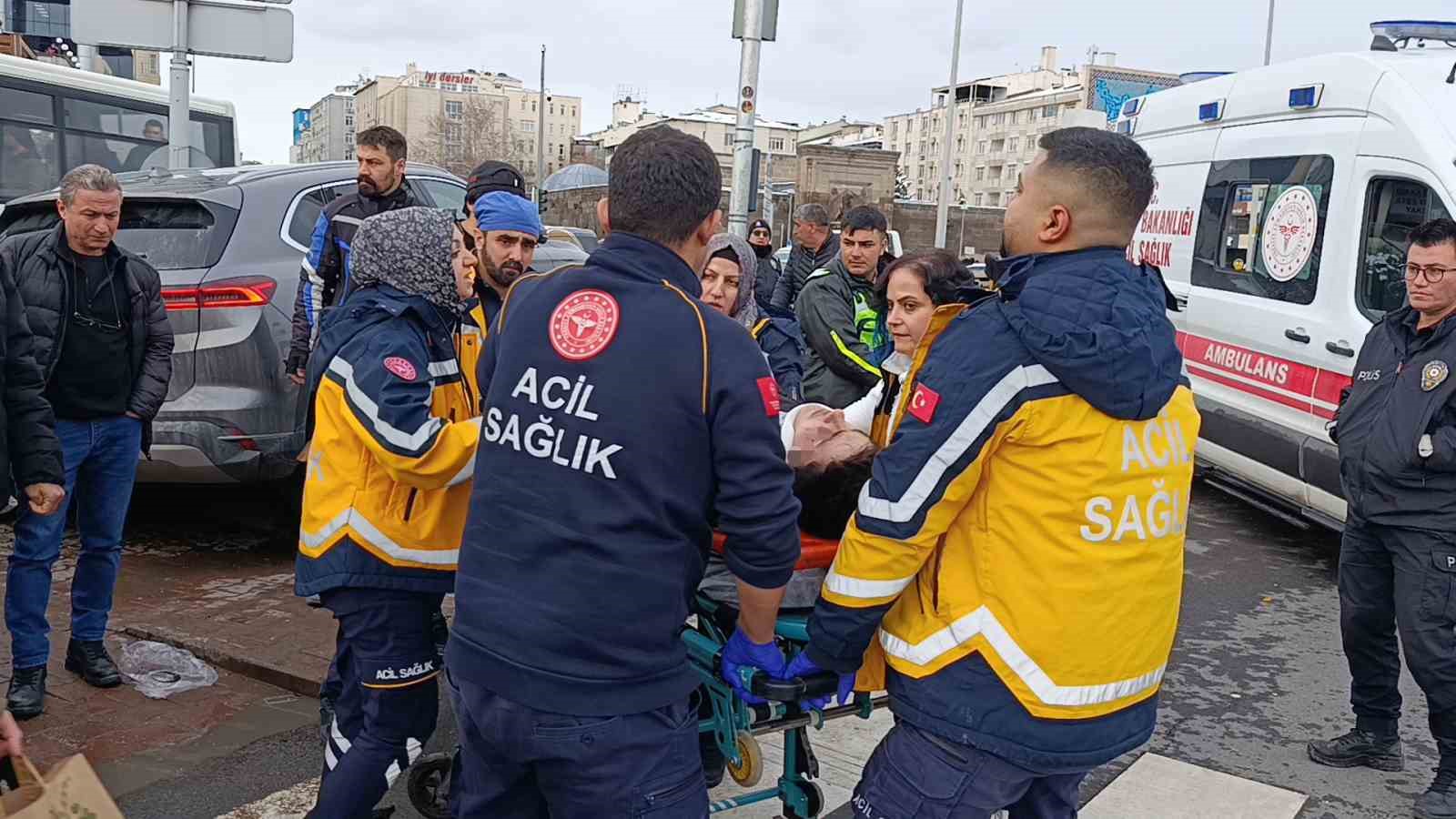 kayseride suv arac yayalarin arasina daldi 5 yarali 3 cZbkGDkt