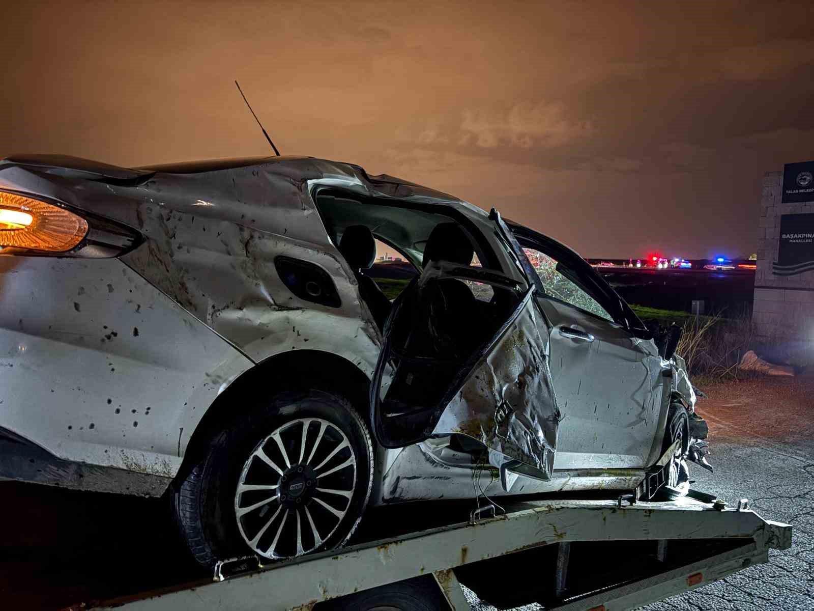 kayseride takla atan otomobilde anne ve oglu yaralandi 1 2TcZMiu1