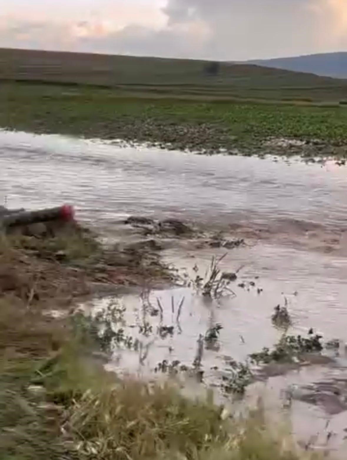 Kayseri’de tarım arazileri sular altında kaldı 7 kayseride tarim arazileri sular altinda kaldi 3