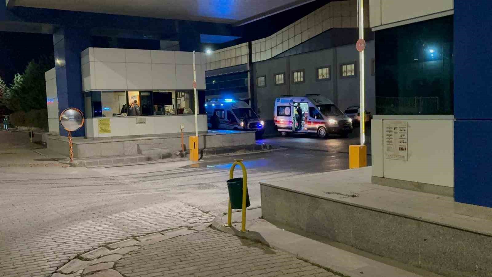 kayseride tavuk pilav yiyen 30 isci hastanelik oldu 0 TXHDMcDM