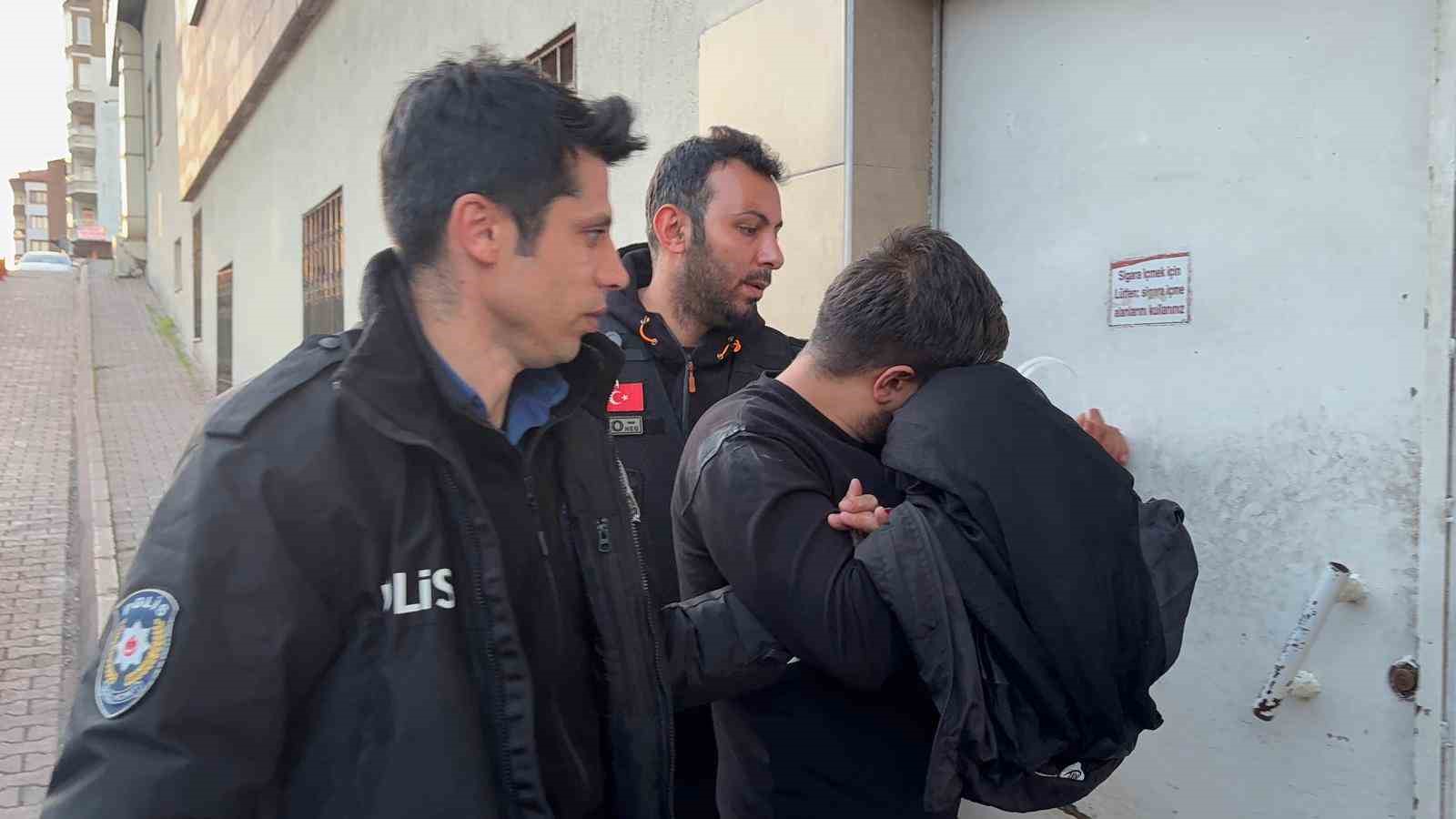 Kayseri’de uyuşturucu satıcılarına darbe: Çok sayıda gözaltı var 8 kayseride uyusturucu saticilarina darbe cok sayida gozalti var 4 3McHyUnX