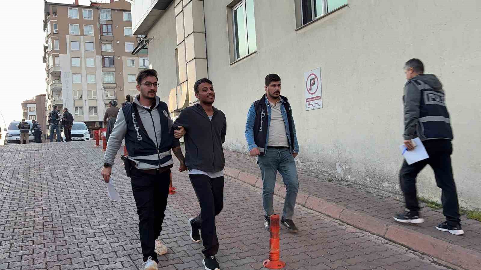 Kayseri’de uyuşturucu satıcılarına darbe: Çok sayıda gözaltı var 10 kayseride uyusturucu saticilarina darbe cok sayida gozalti var 6 bu7VaGeO