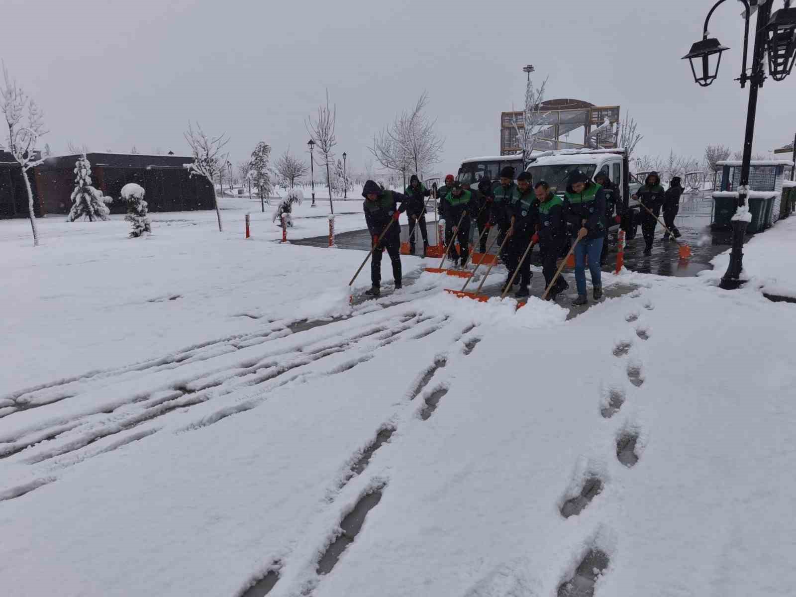 kayseride yogun kar nedeniyle kapanan 195 mahalle yolu ulasima acildi 3 ESFSB8GY