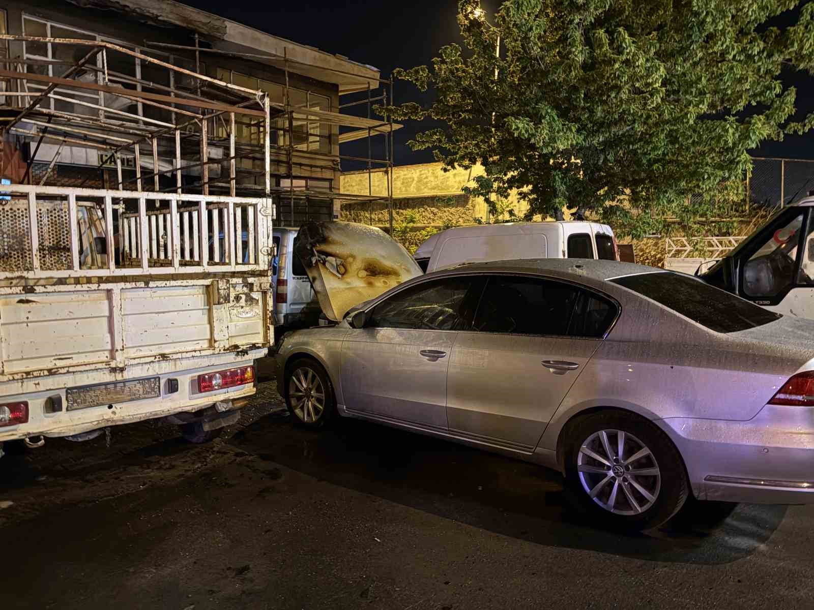 Kayseri’de yolda arızalanan otomobil sanayide alev aldı 4 kayseride yolda arizalanan otomobil sanayide alev aldi 0 gZEtL4Sq