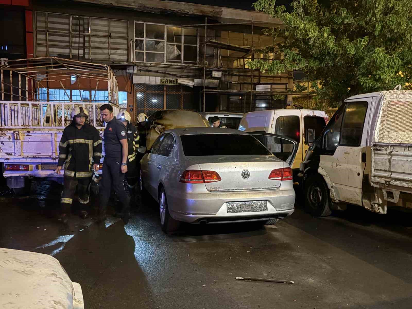 Kayseri’de yolda arızalanan otomobil sanayide alev aldı 5 kayseride yolda arizalanan otomobil sanayide alev aldi 1 hS5pQKnE
