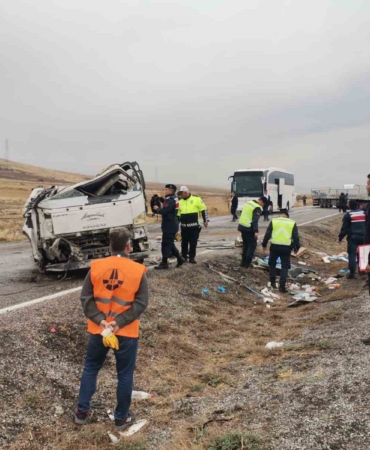 kayseride-zincirleme-kaza-olu-ve-yaralilar-var-J2e6j98y.jpg