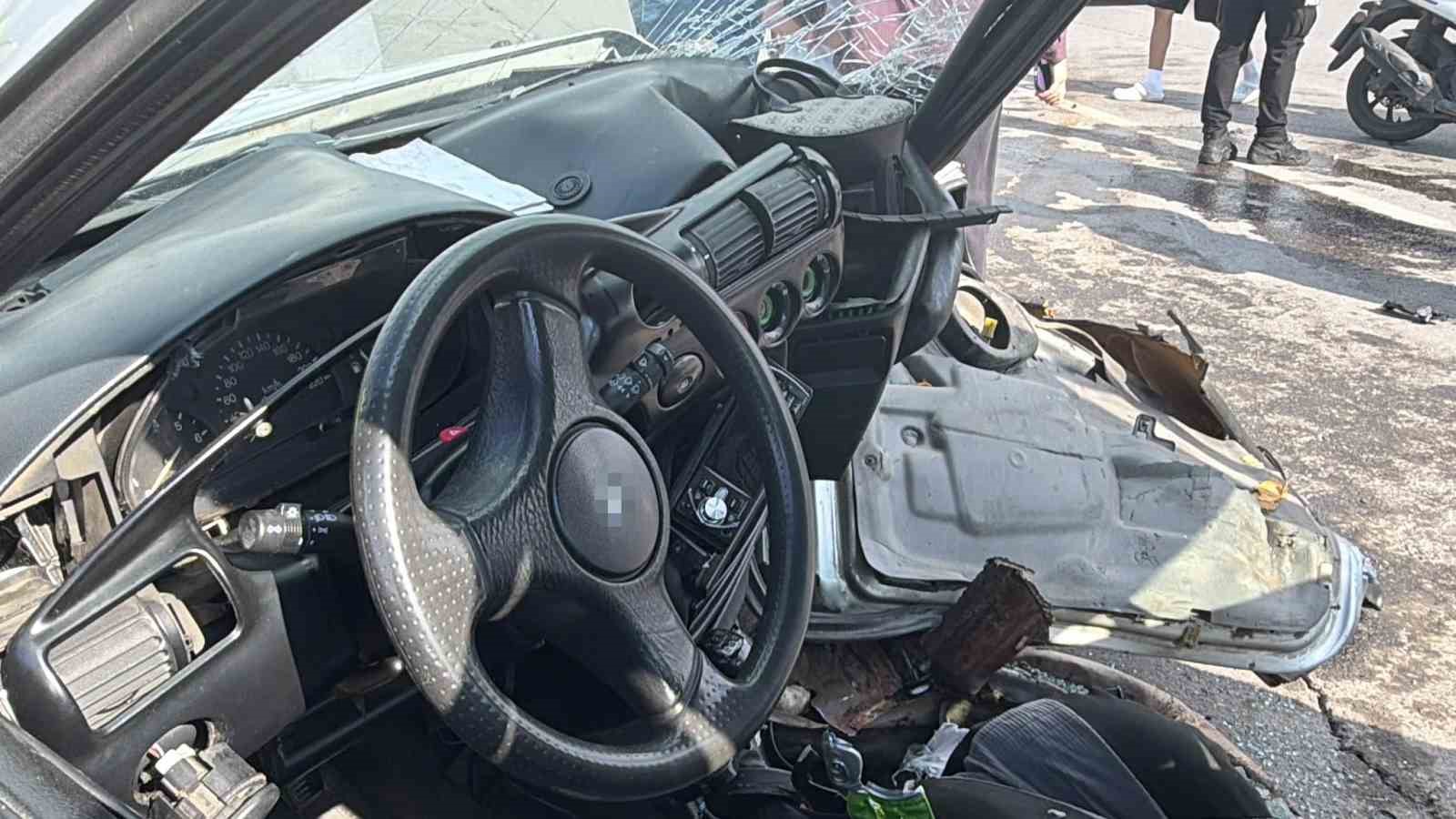 Kayseri’de zincirleme kazada otomobil kağıt gibi ezildi: 5 yaralı 8 kayseride zincirleme kazada otomobil kagit gibi ezildi 5 yarali 4