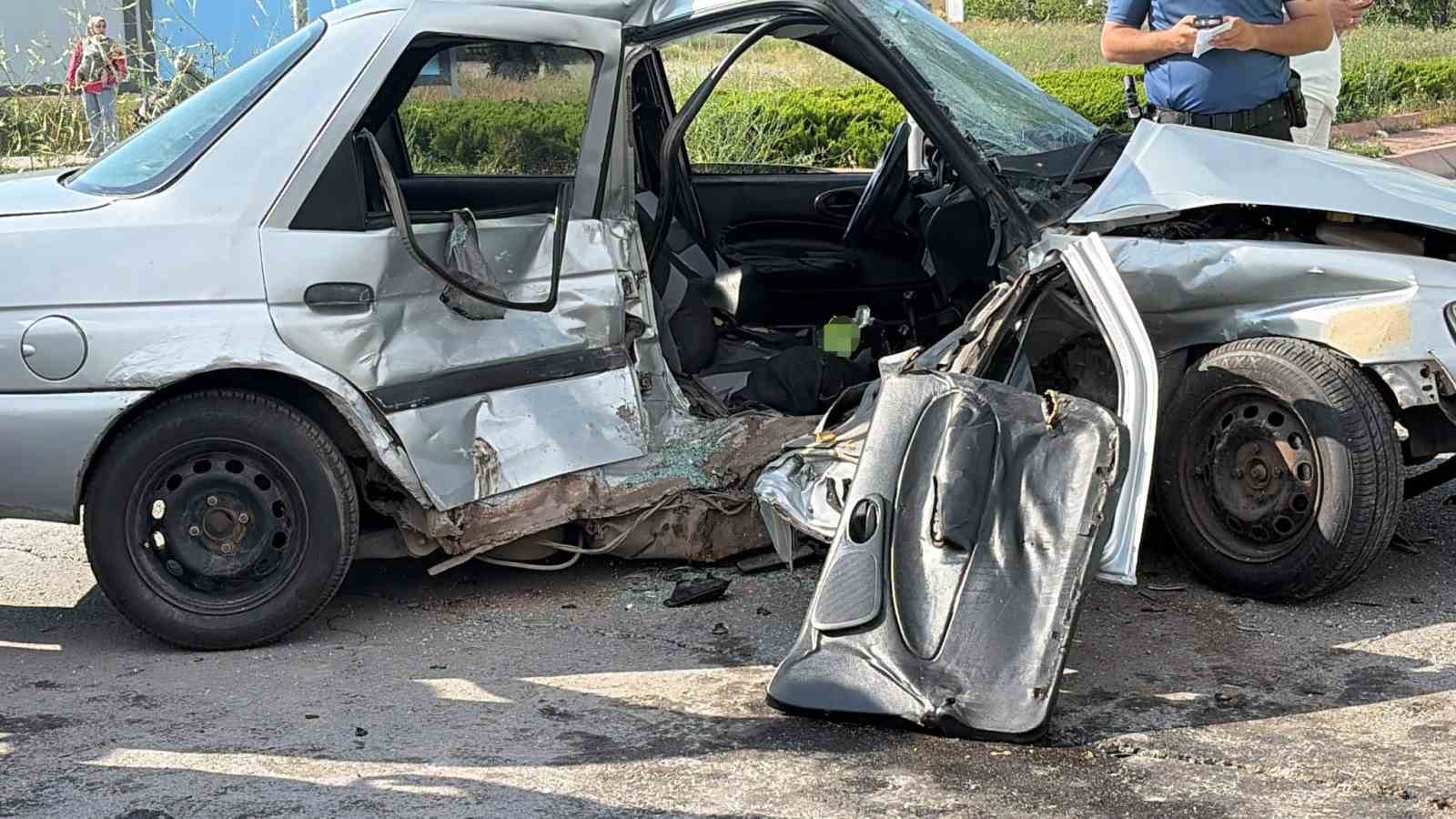 Kayseri’de zincirleme kazada otomobil kağıt gibi ezildi: 5 yaralı 10 kayseride zincirleme kazada otomobil kagit gibi ezildi 5 yarali 6 r3DV6FQb