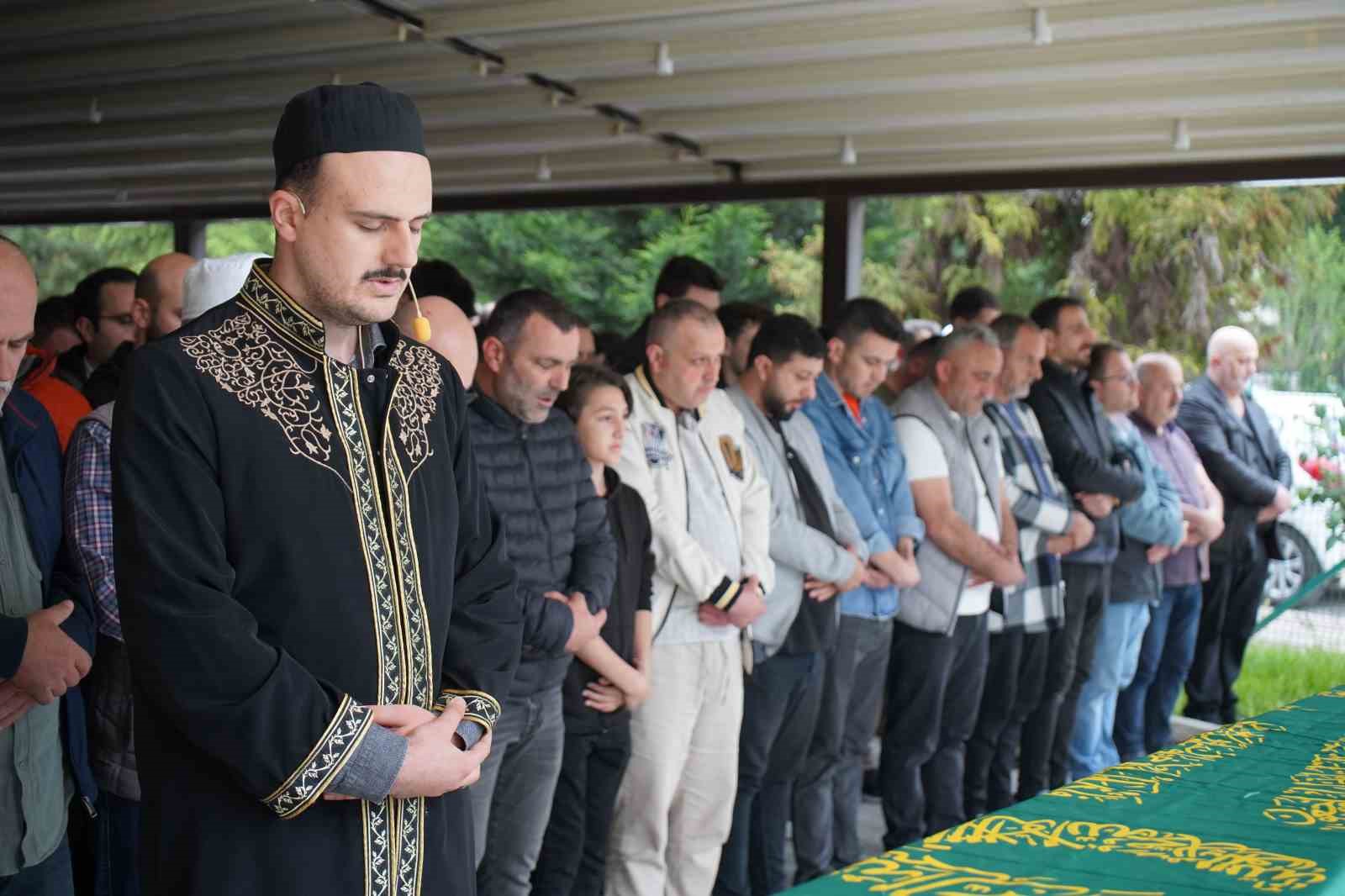kayserideki feci kazada hayatini kaybeden intern doktor sakaryada defnedildi 0 452kHMbb