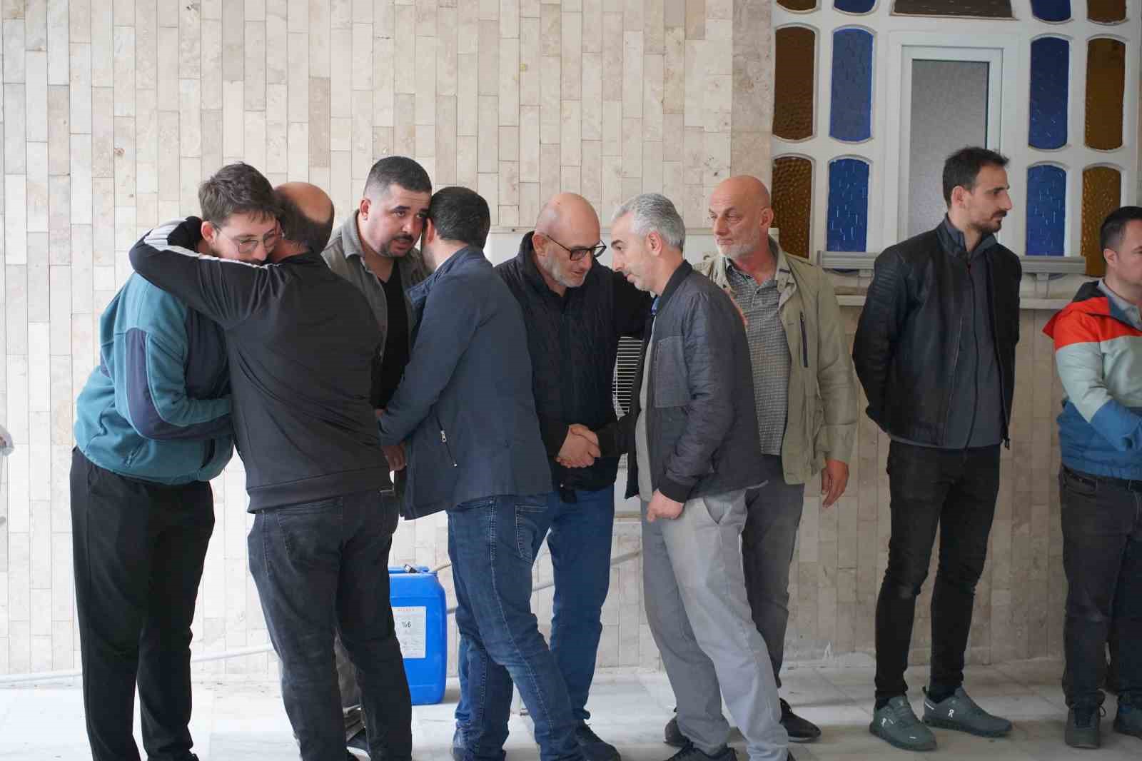 kayserideki feci kazada hayatini kaybeden intern doktor sakaryada defnedildi 5 4N4DDqJf