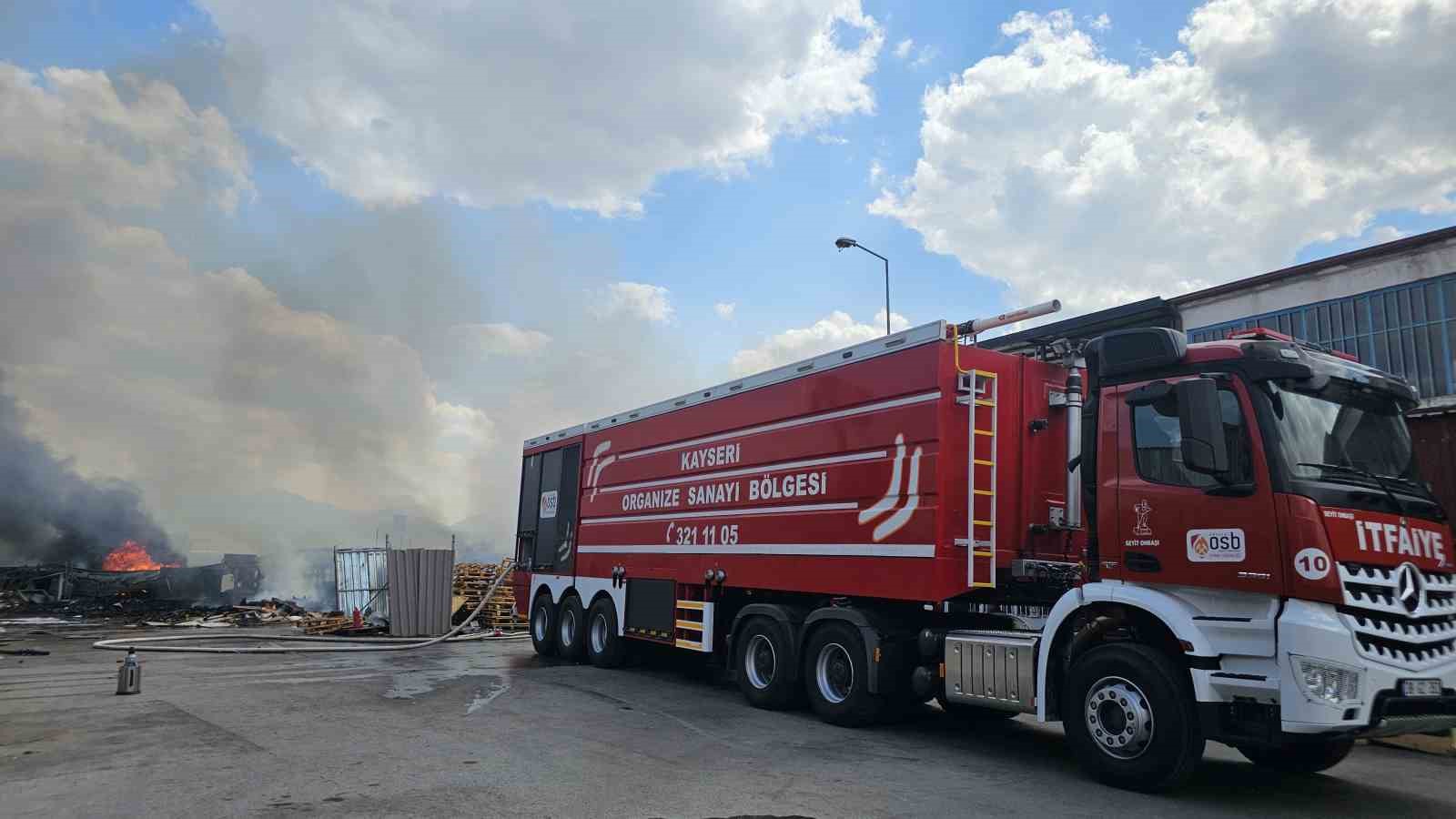Kayseri’deki hurda yangını 2 saatte söndürüldü 4 kayserideki hurda yangini 2 saatte sonduruldu 0 TphMXVT2