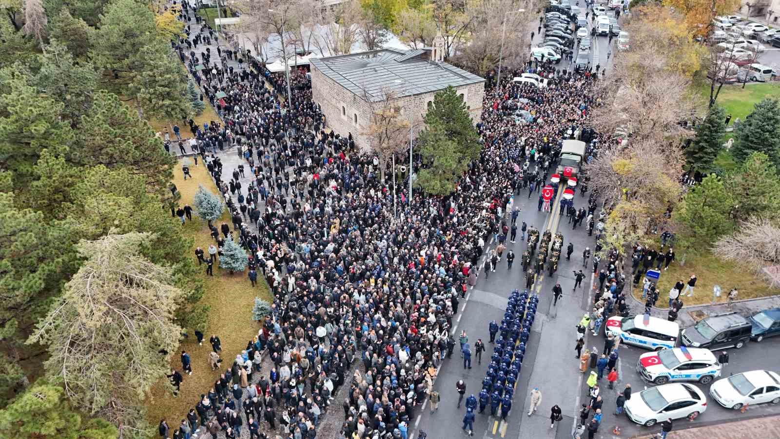 Kayserili binler, şehidini uğurladı 5 kayserili binler sehidini ugurladi 1 TsyKXkj6