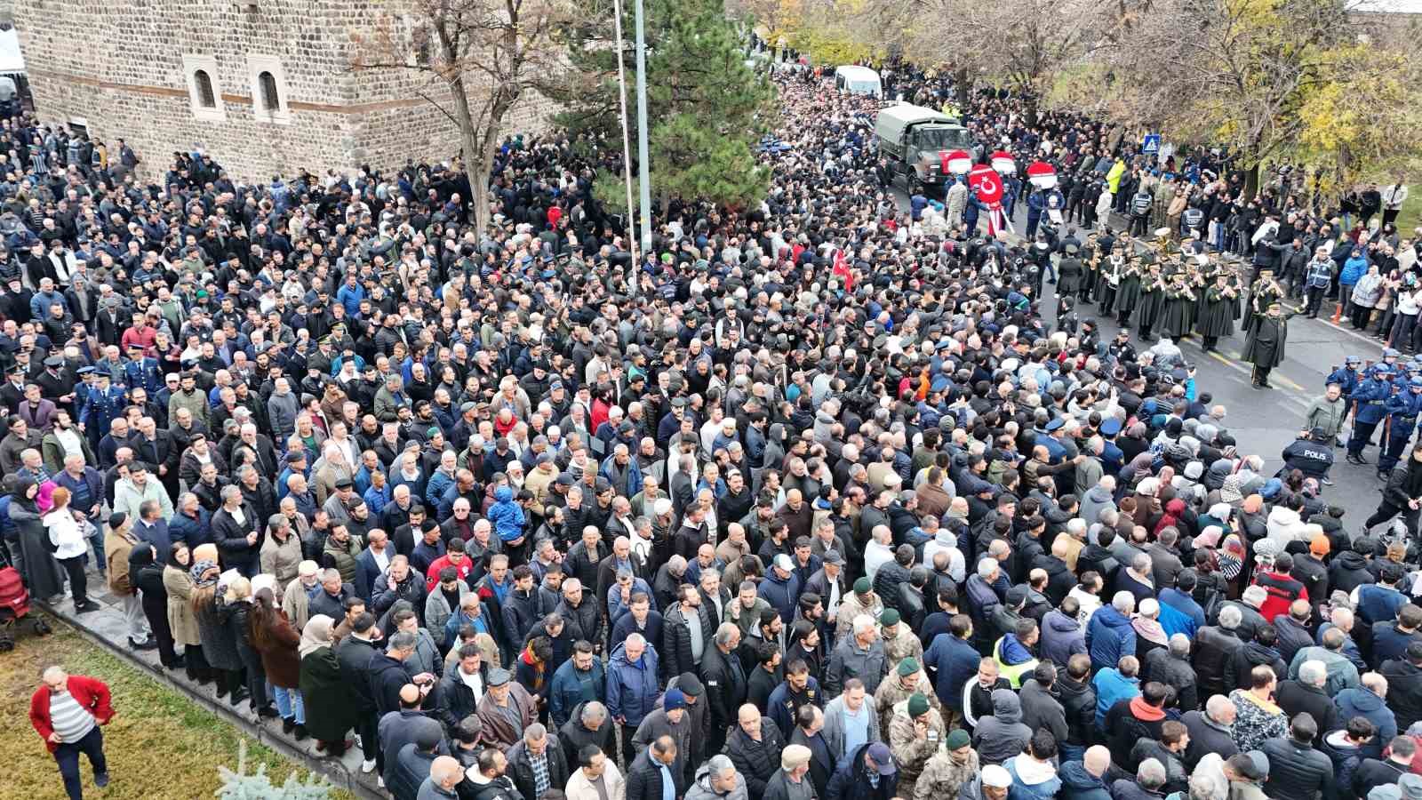 Kayserili binler, şehidini uğurladı 7 kayserili binler sehidini ugurladi 3 VCUKY1sz